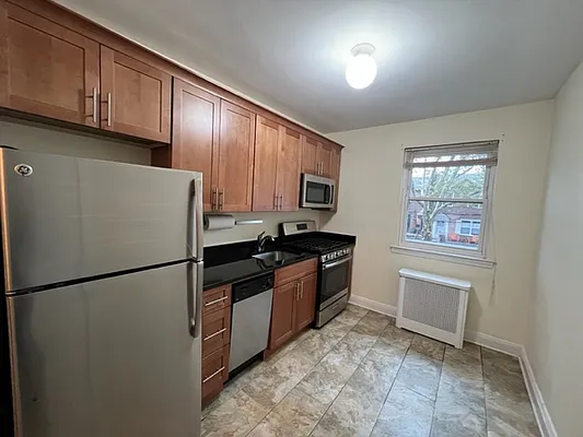 Rented by Zikos Realty Services | media 1