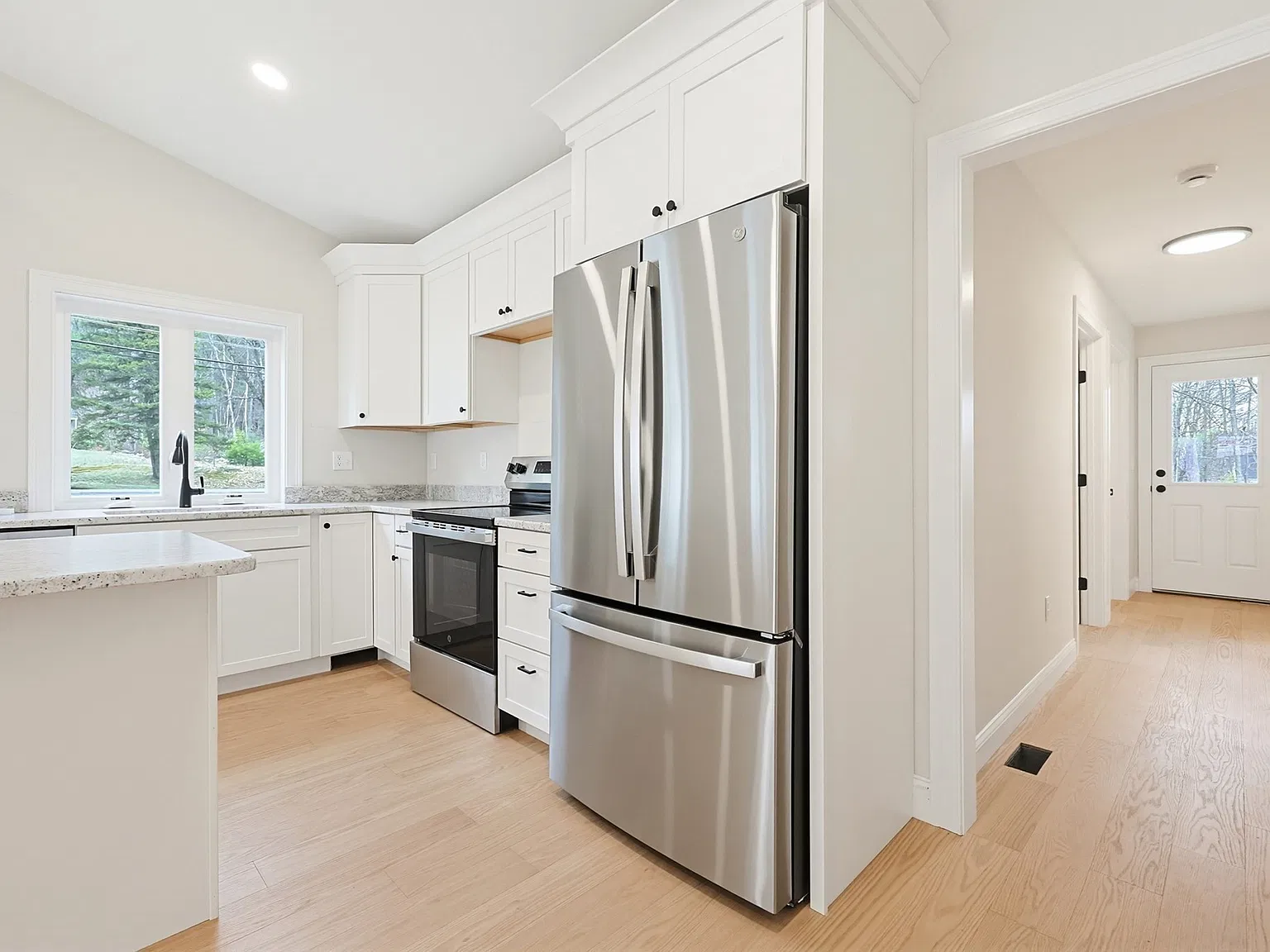 2 bed, 1200 sqft, $3,000 — Photo 3