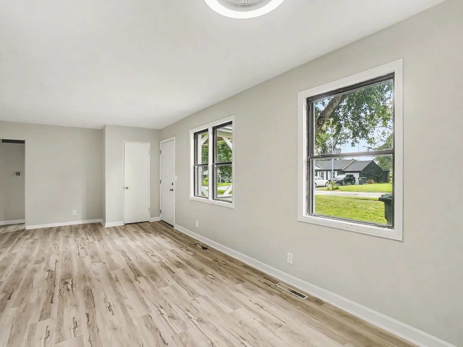 3 bed, 1014 sqft, $1,800 — Photo 4