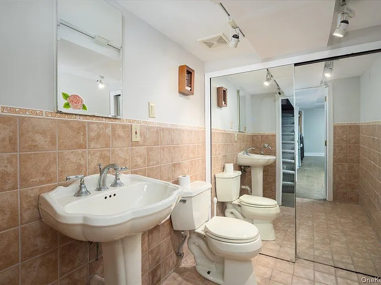 32 Chester Ave — Photo 12