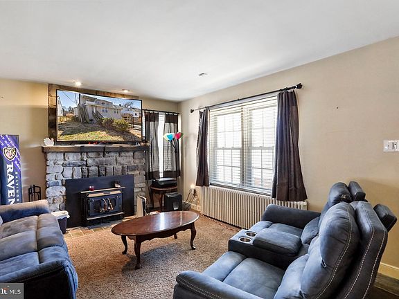 4th image of 827 Woodland Way #829