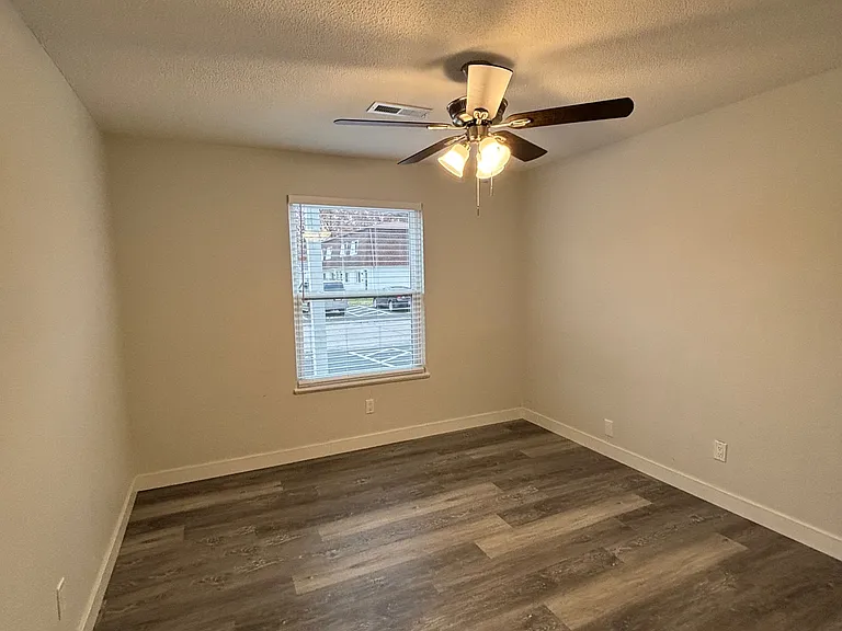 2705 Center St #C — Photo 7