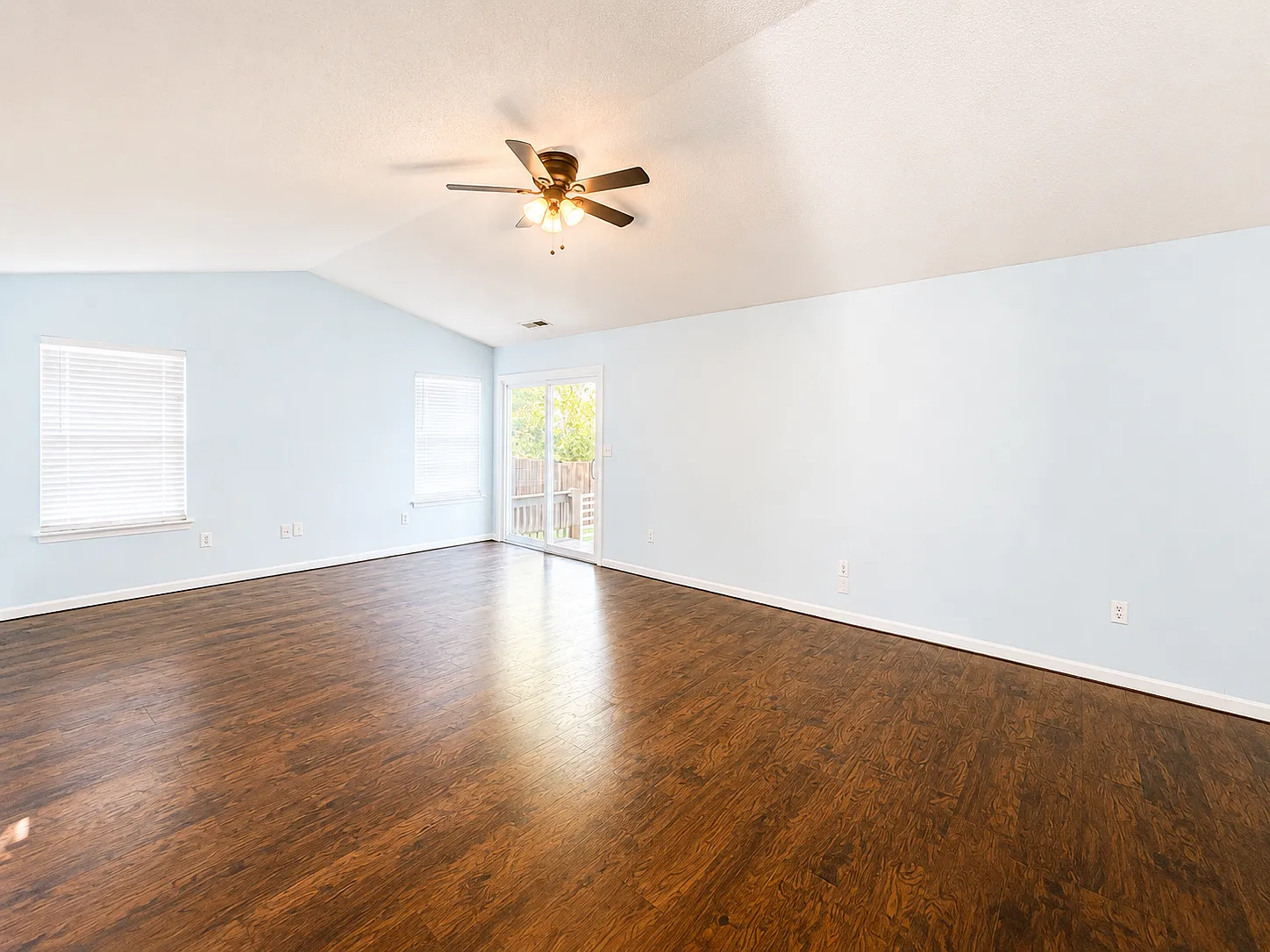 3 bed, 1490 sqft, $1,800 — Photo 2