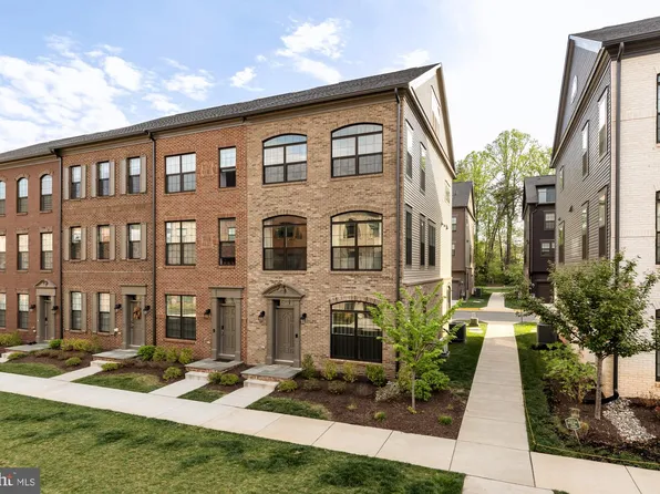 12548 Dehring Dr, Fairfax, VA 22033