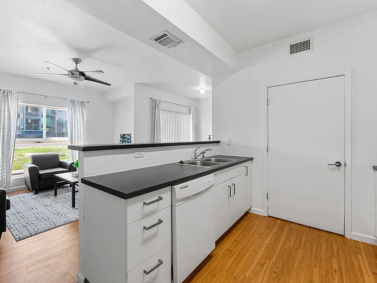 Green Spring Apartments — Photo 32