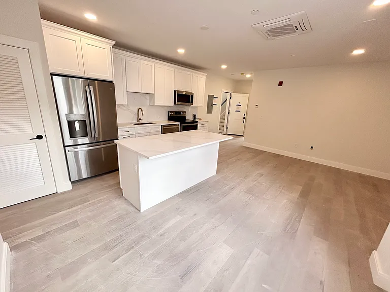 120 Emerson St #2 — Photo 13