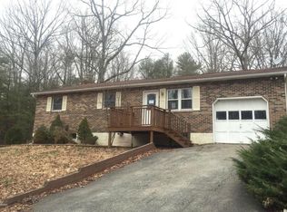 2607 Rising Hill Dr, Saylorsburg, PA 18353