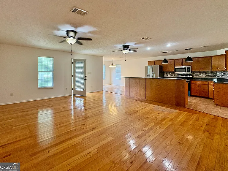 219 Fairway Dr — Photo 3