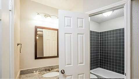4th image of 4895 Lake Manor Dr #95-2007-2007