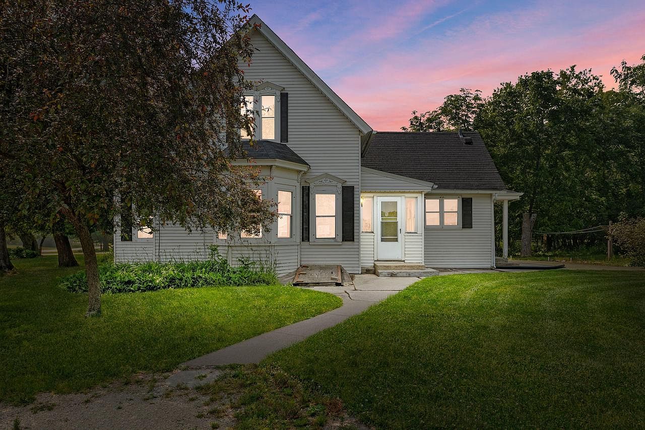 3300 West Grace AVENUE, Mequon, WI 53092 Zillow