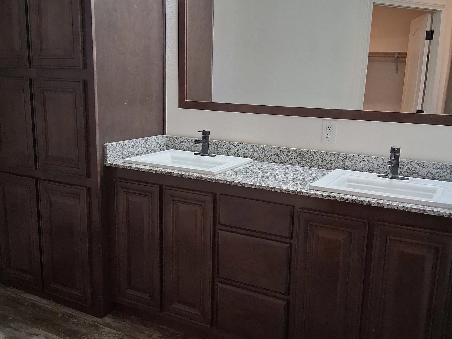 3 bed, 2200 sqft, $3,500 — Photo 4