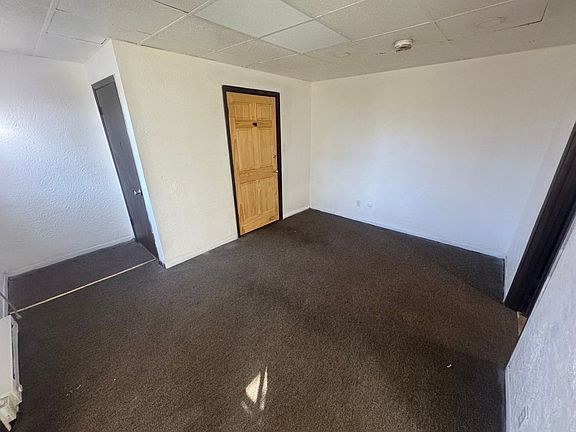 2nd image of 2112-2118 N Linn St #25