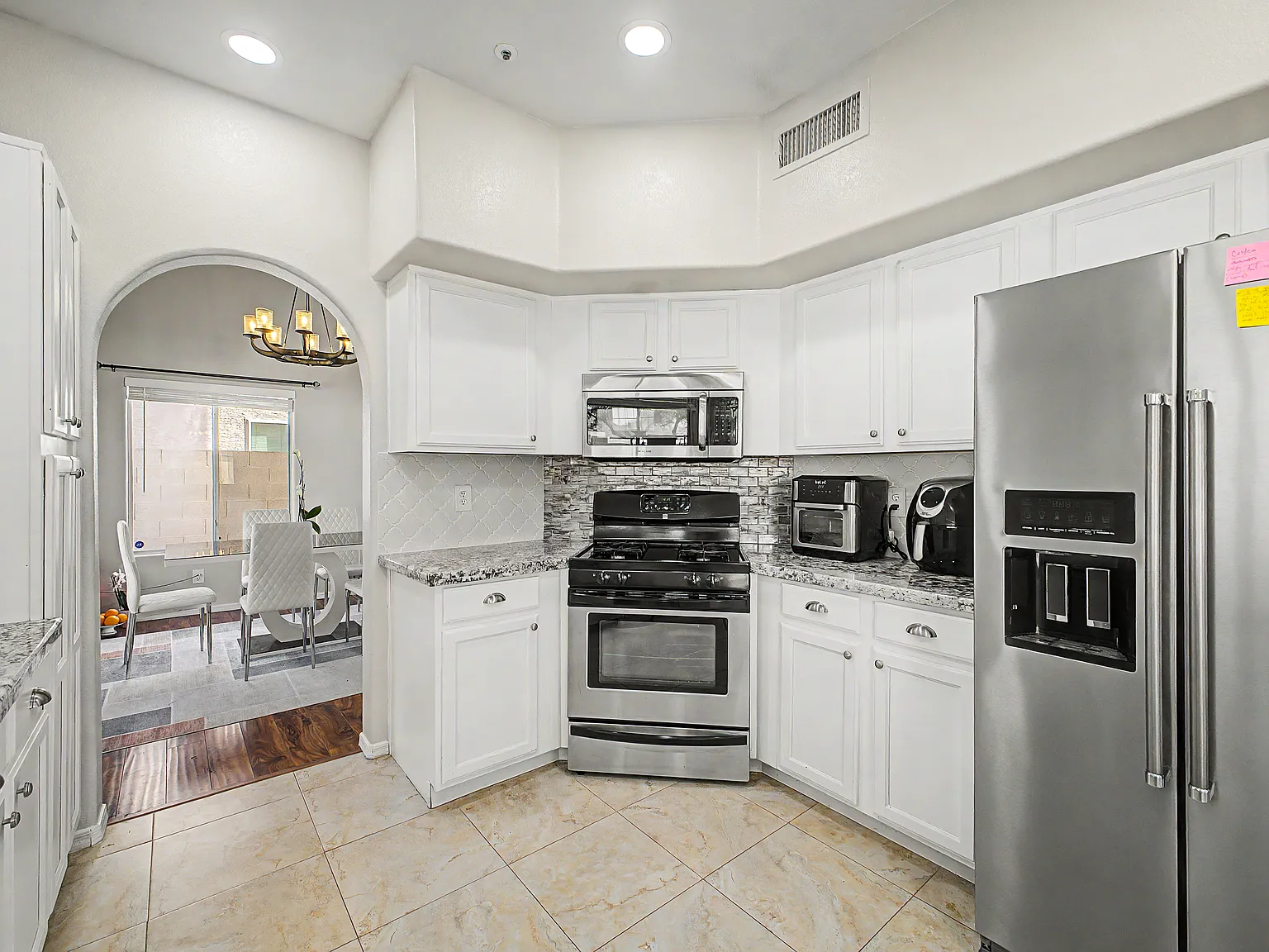 3 bed, 1767 sqft, $3,100 — Photo 3