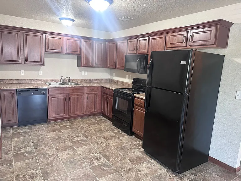 108 SE Rose Garden Ln — Photo 6