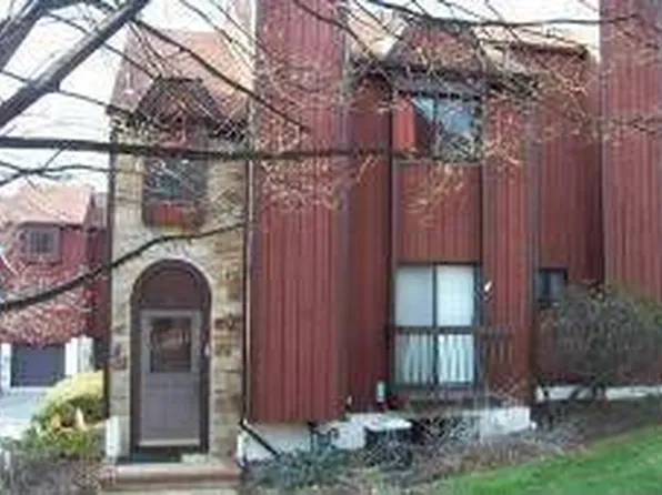 95 Wimbledon Sq, Hackettstown, NJ 07840