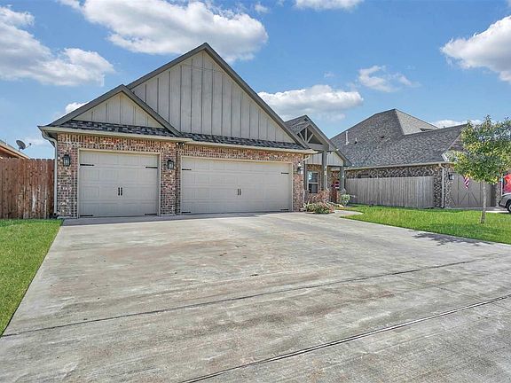 3rd image of 913 NE Scissortail Dr