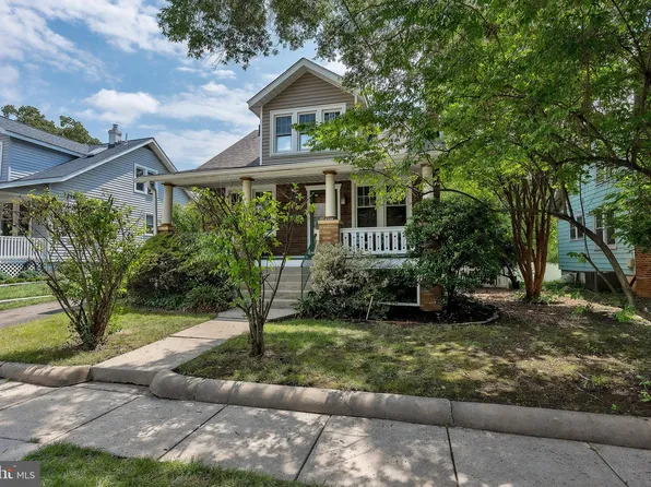 6209 44th Ave, Riverdale, MD 20737
