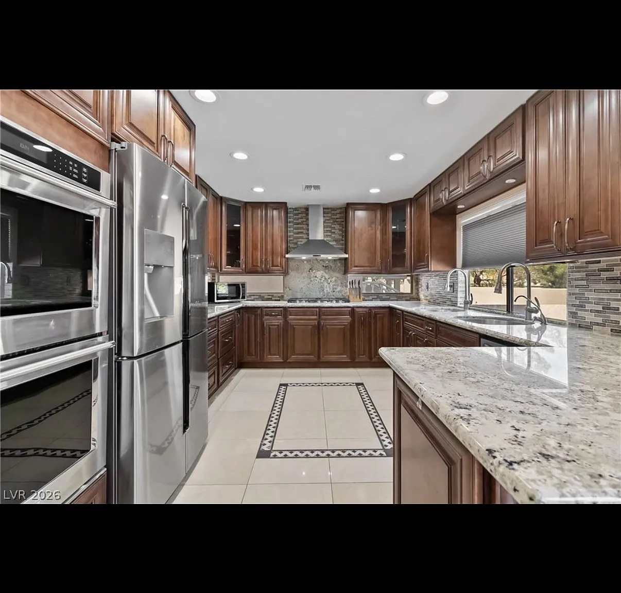 5 bed, 3490 sqft, $3,985 — Photo 2