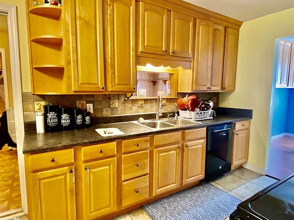 4th image of 21 Wildwood Ct