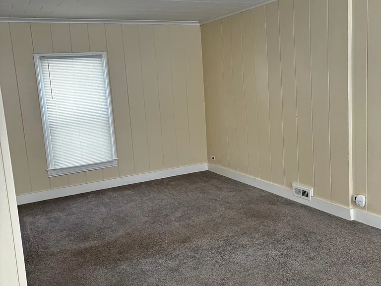 210 Syracuse Ave — Photo 7