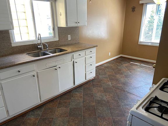 5th image of 346 Accacia St