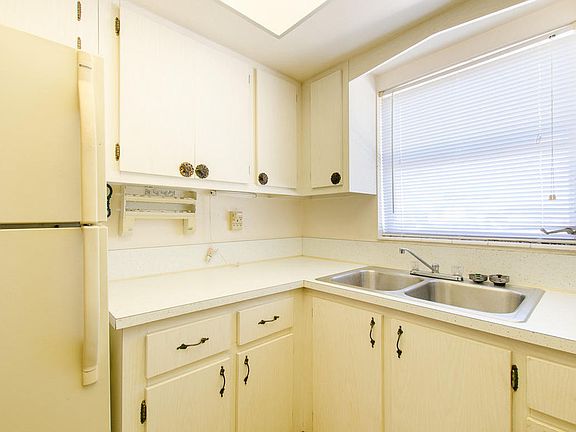 2nd image of 2727 Dudley Dr W APT H