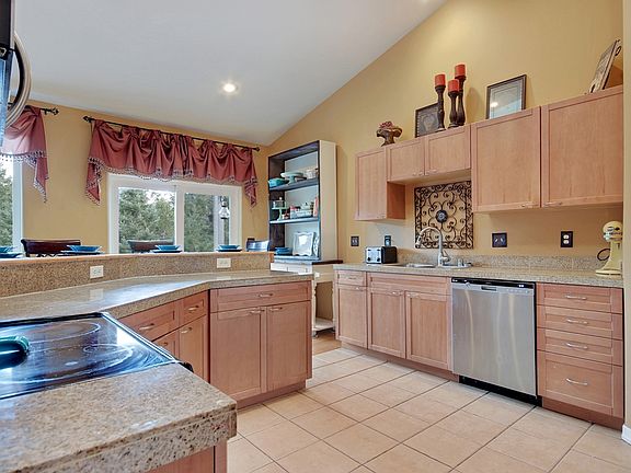 4th image of 2712 156th St E