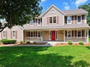 840 Lynnewood Dr, Waukesha, WI 53188