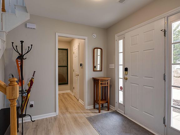 4th image of 18 Lake Village Dr