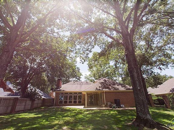 5th image of 1605 Royal Oak Dr