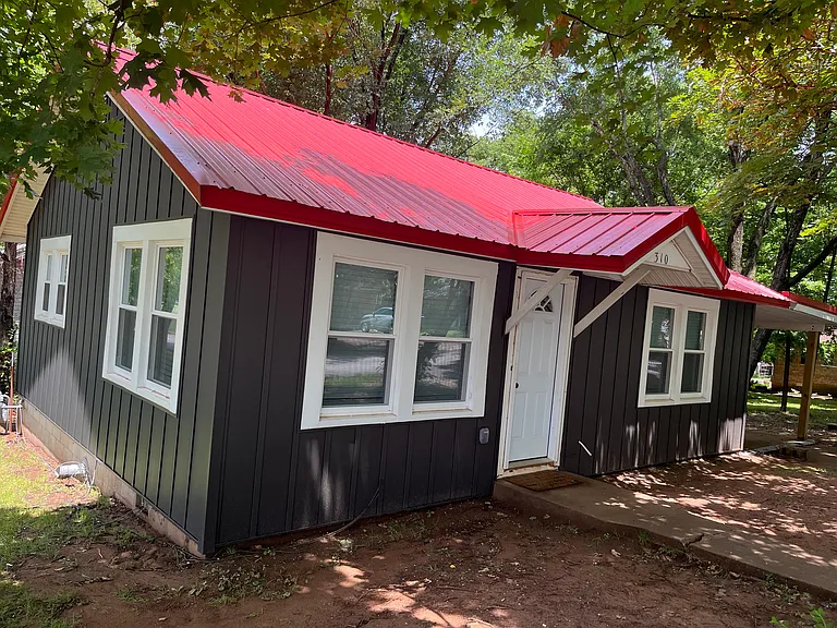 310 Drake Ave — Photo 1