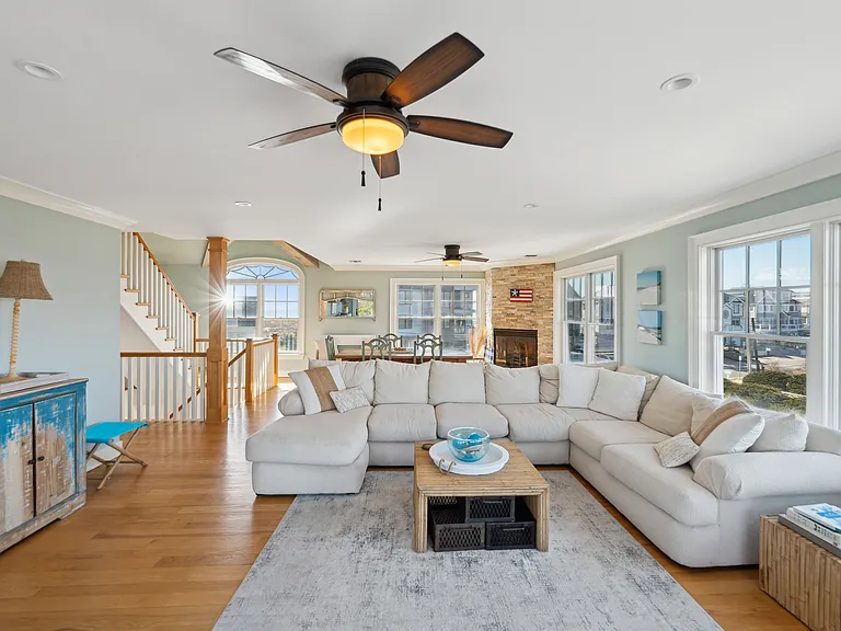 902 Dune Rd — Photo 14