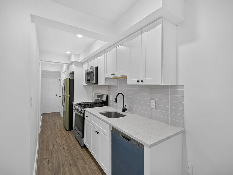 1823 E Capitol St SE #4 — Photo 6