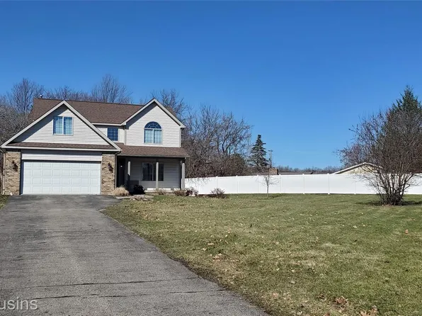 1520 Eden Gardens Dr, Fenton, MI 48430