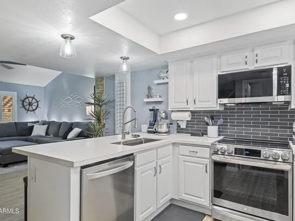 2020 W UNION HILLS Drive #209, Phoenix, AZ 85027