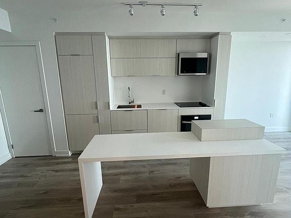 5th image of 370 Martha St S #1206