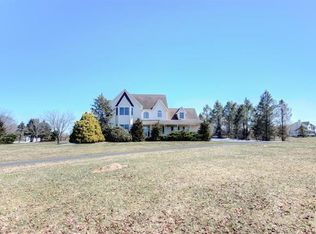 5 Maple Springs Rd, Pittstown, NJ 08867