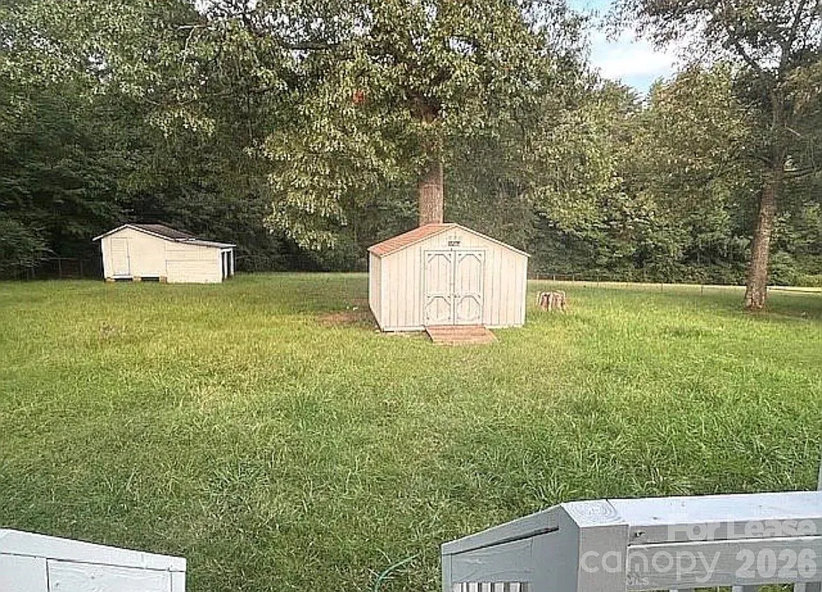 Building Photo - 740 Log Cabin Dr