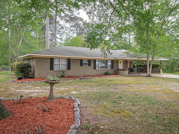 2nd image of 104 Pinewood Dr