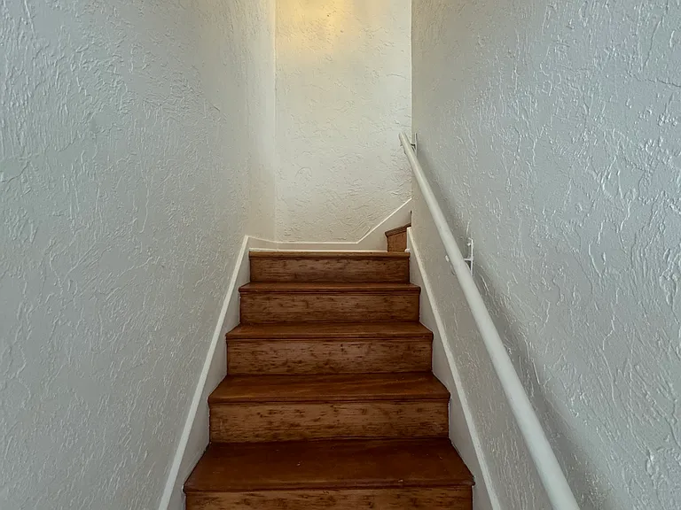 590 Poli St — Photo 4
