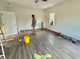 447 Picketts Mill Trl, Waynesville, GA 31566