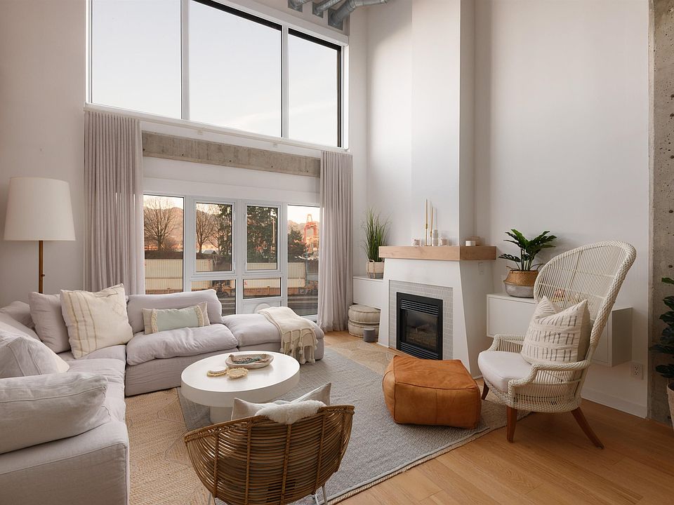 1st image of 27 Alexander St #308