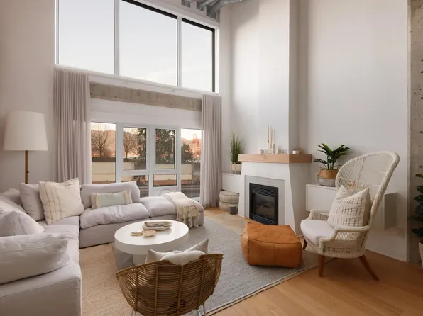 27 Alexander St #308, Vancouver, BC V6A 1B2