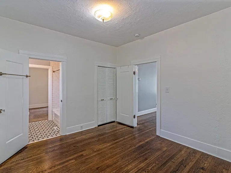 832 Oak St — Photo 8