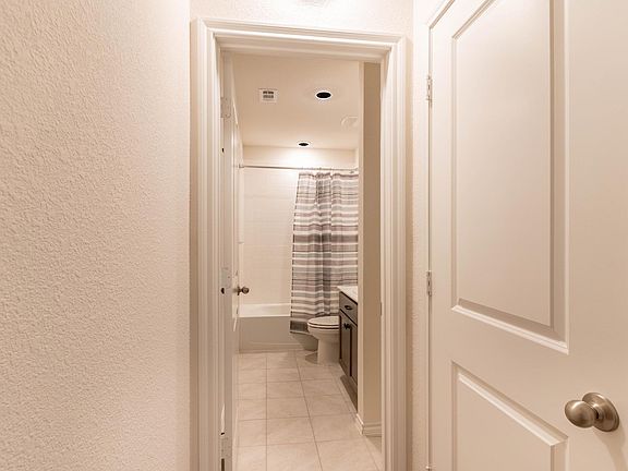 3rd image of 3323 Everly Dr