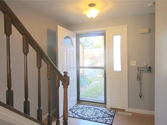3rd image of 119 Softwind Cir