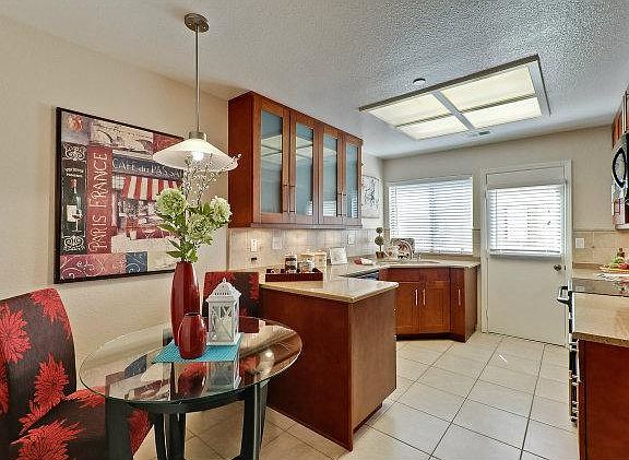 2nd image of 969 La Mesa Ter