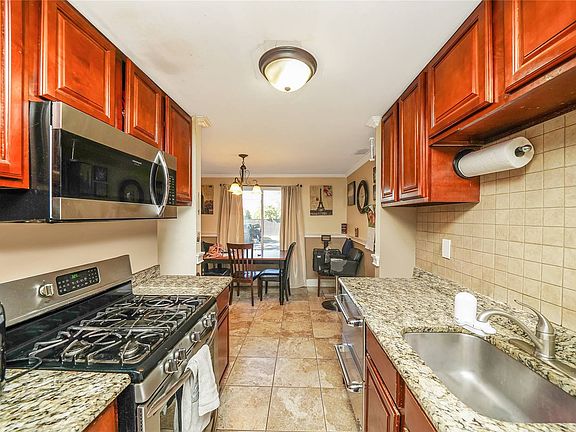 3rd image of 80 Birchwood Dr #80