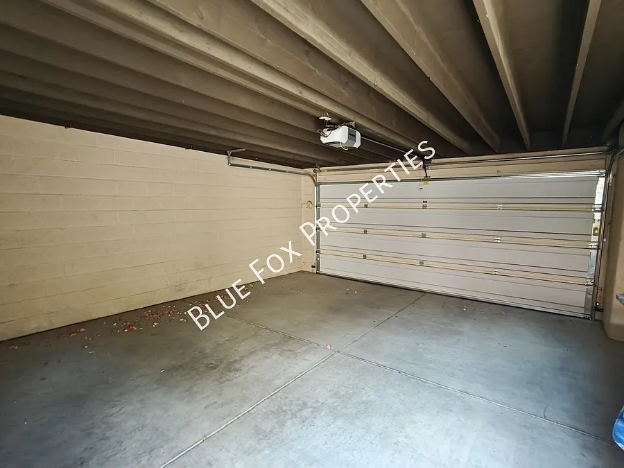 2415 West Calle Retana — Photo 2