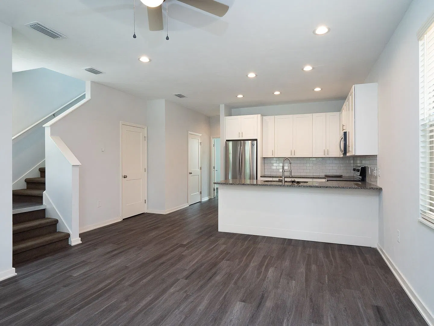 Porter's - Huge, Modern 4 Bedroom, 4 Bathroom House — Photo 4